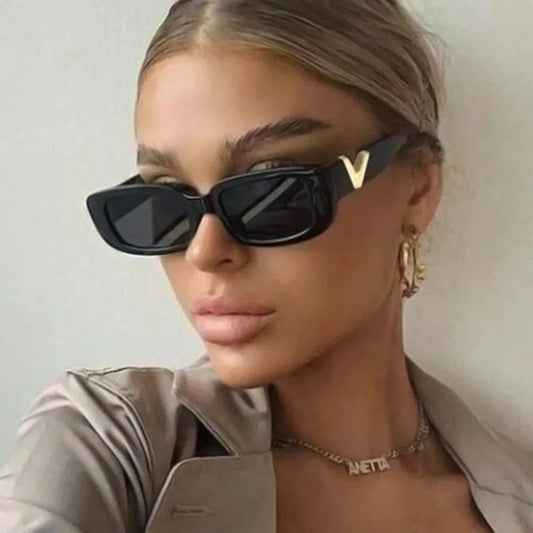 Victoria model – sunglasses with a luxurious and extremely feminine jewelry design.